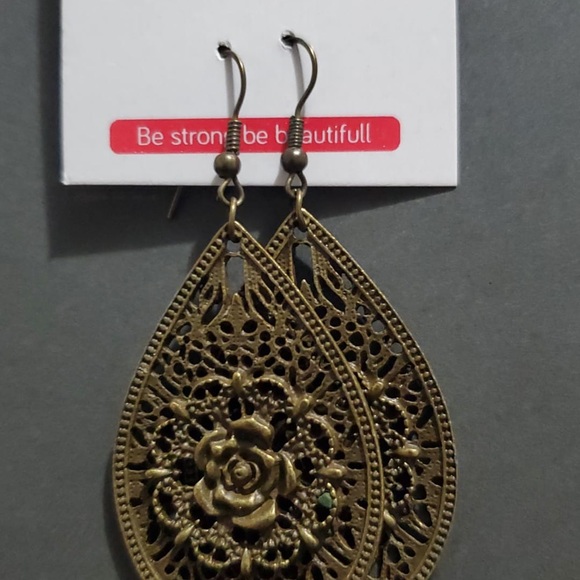 Beautiful unique design $20 for 1 if you take more than 2pieces $15 / each one - Picture 3 of 3